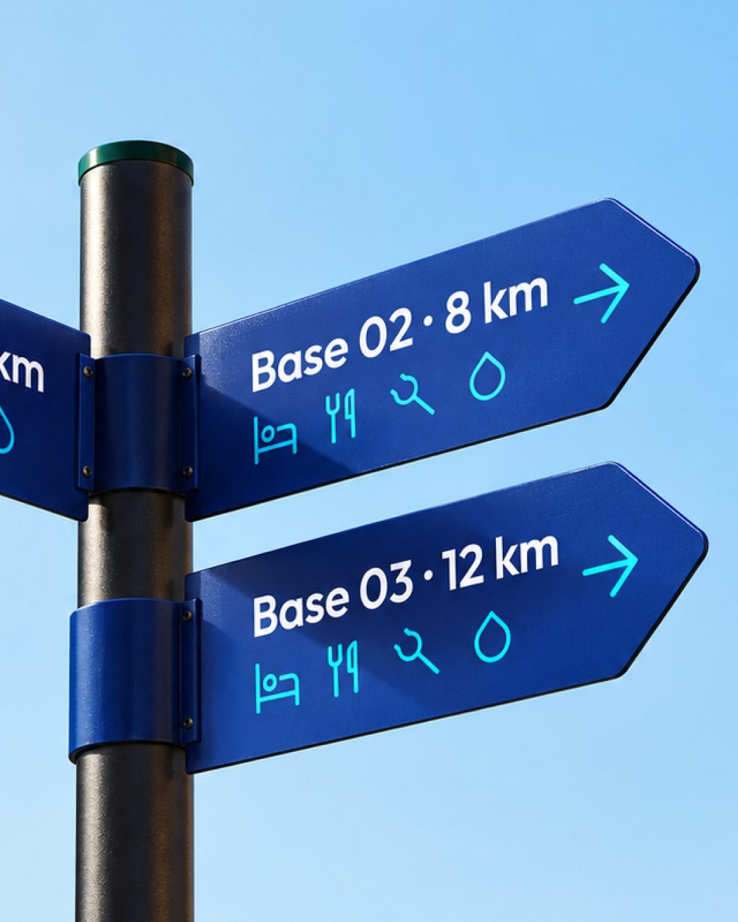 Cartello stradale Looba: Base 02 a 8 km, Base 03 a 12 km