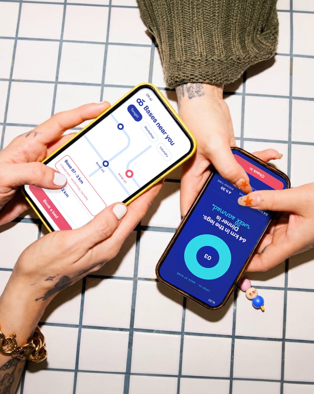L’app Looba su un telefono in mano